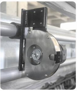 Máquina que acolcha automatizada del multineedle con la cadena de producción del edredón del dispositivo del corte de borde
