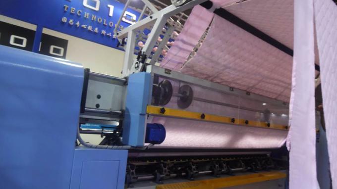 Máquina que acolcha automatizada asequible para la manta que hace con el dispositivo del corte de borde